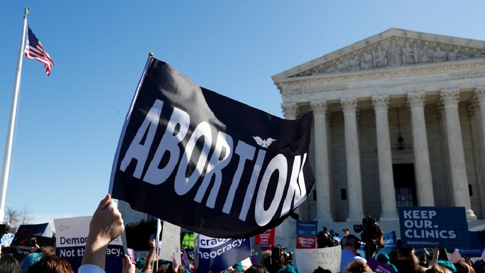 Judge temporarily blocks Kentuckys near-total abortion ban
