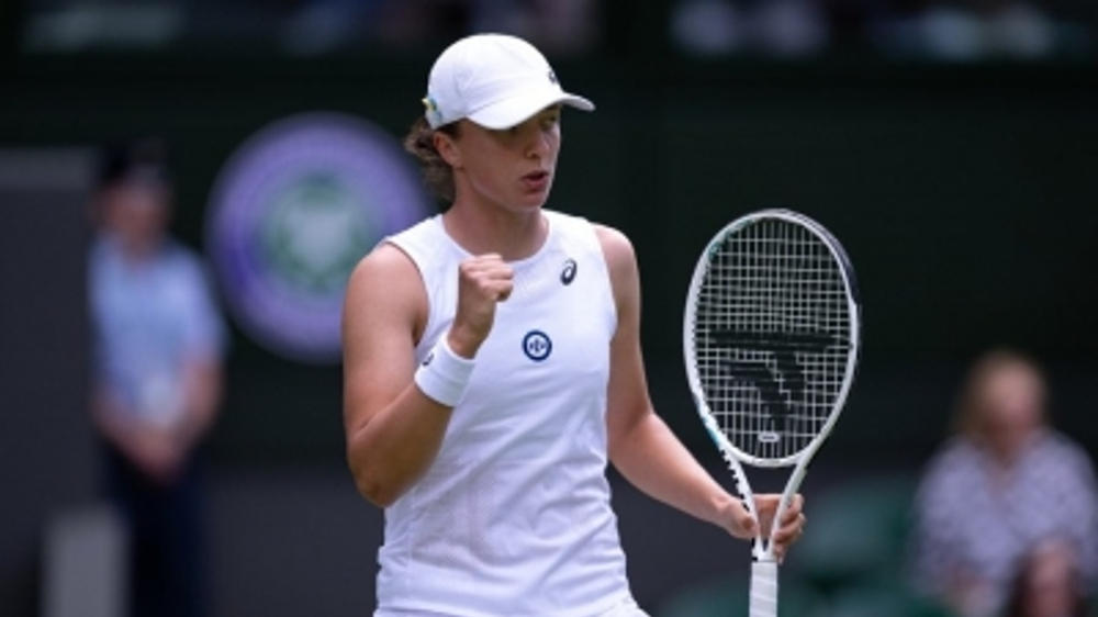 Swiatek extends winning run to 36 matches