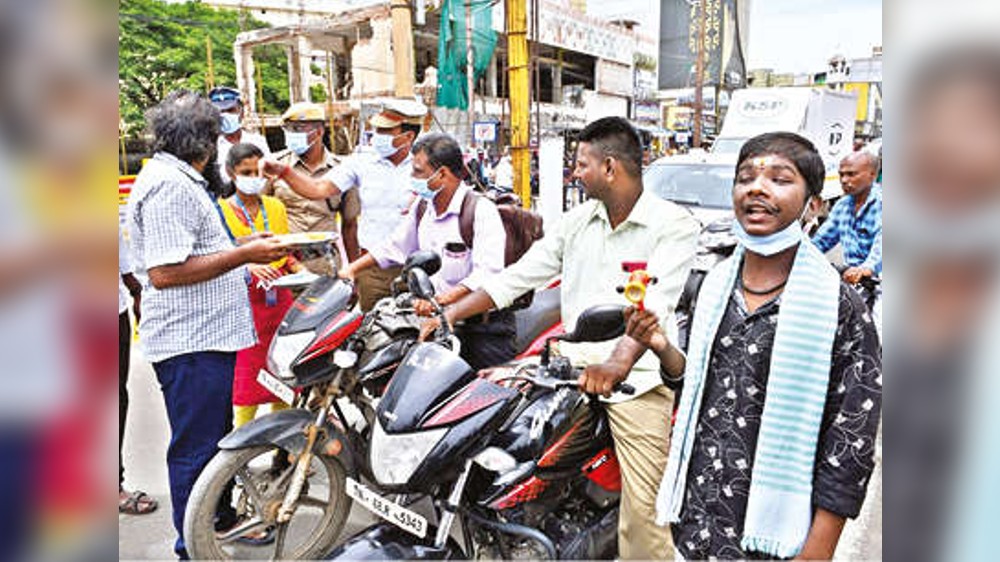 Visually challenged student create Covid awareness in Thanjai