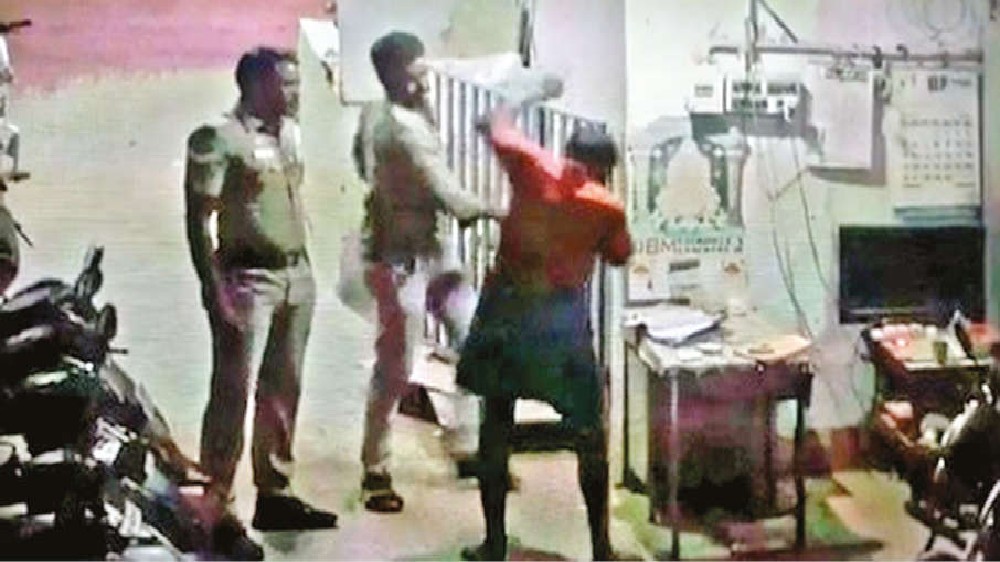 Cop assaults parking lot staff for asking to pay