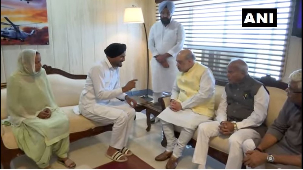 Amit Shah meets Sidhu Moose Walas family in Chandigarh