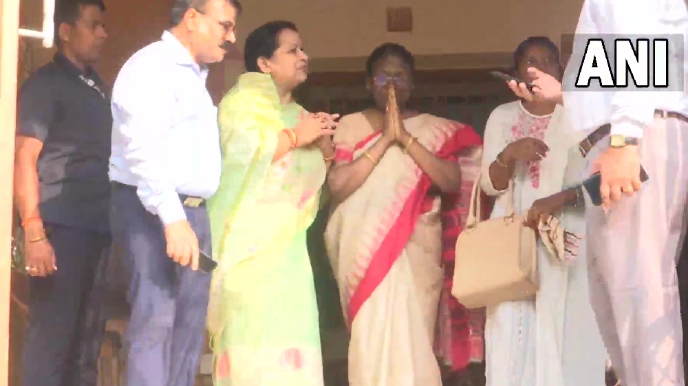 NDA Prez candidate Murmu offers prayers at Rairangpur Temple