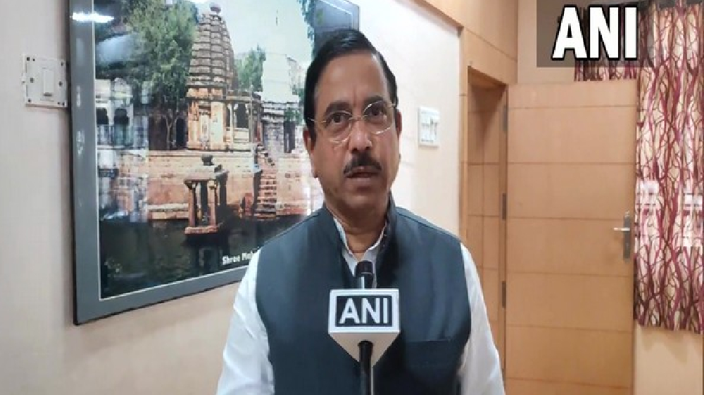 People have stripped their chaddis: Joshi hits out at Congress