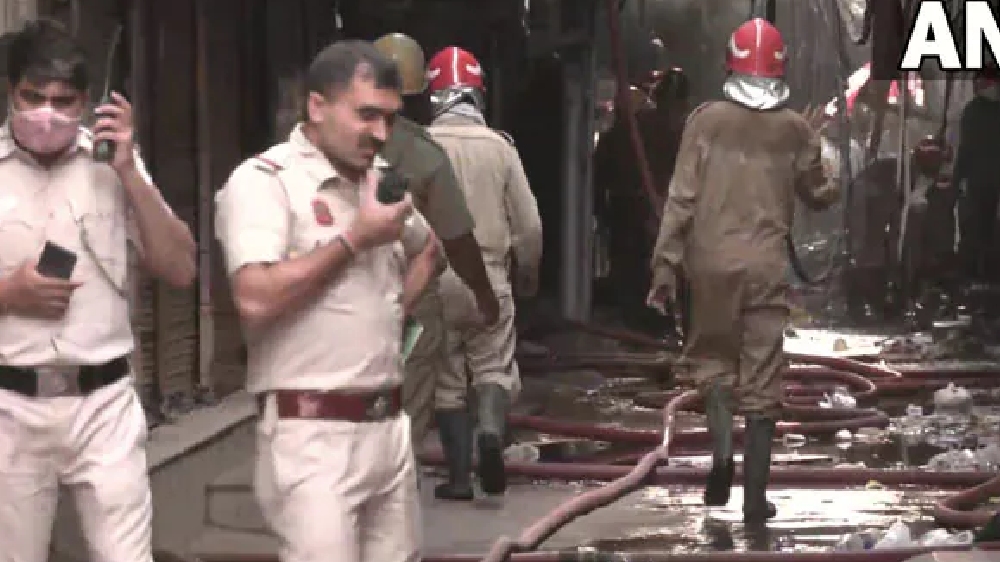 Massive fire at Delhis Karol Bagh, 39 fire engines reach spot