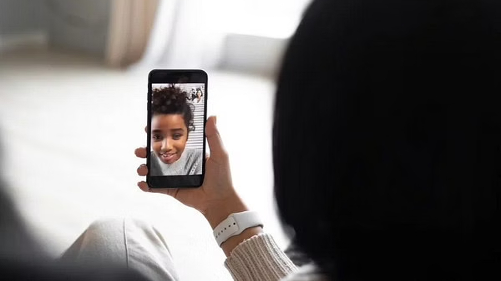 Longer glances at yourself during online chat can make you feel worse