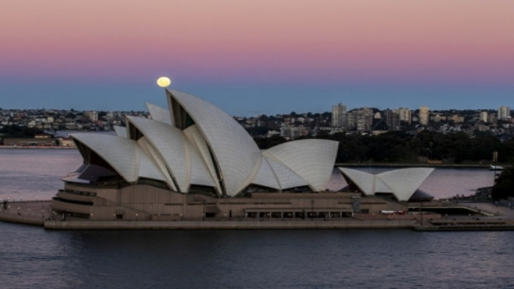 Visitors flock to Australia as border reopens