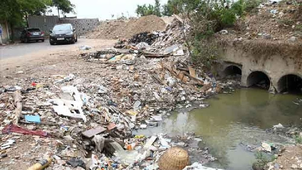 Velachery residents urge authorities to clear illegal encroachments