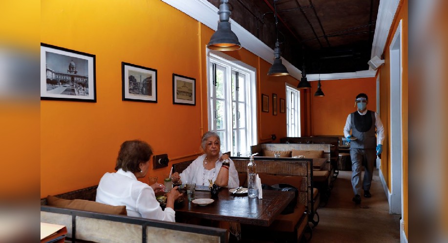 Hotels, restaurants cant force customers to pay service charge