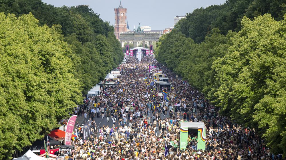 2 apparent homophobic attacks reported after Berlin Pride