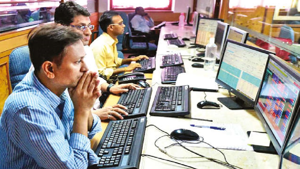 Sensex, Nifty slide nearly 1 pc on losses in IT, banking shares Sensex, Nifty slide nearly 1 pc on losses in IT, banking shares