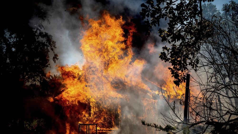 Governor declares emergency over wildfire near Yosemite Governor declares emergency over wildfire near Yosemite