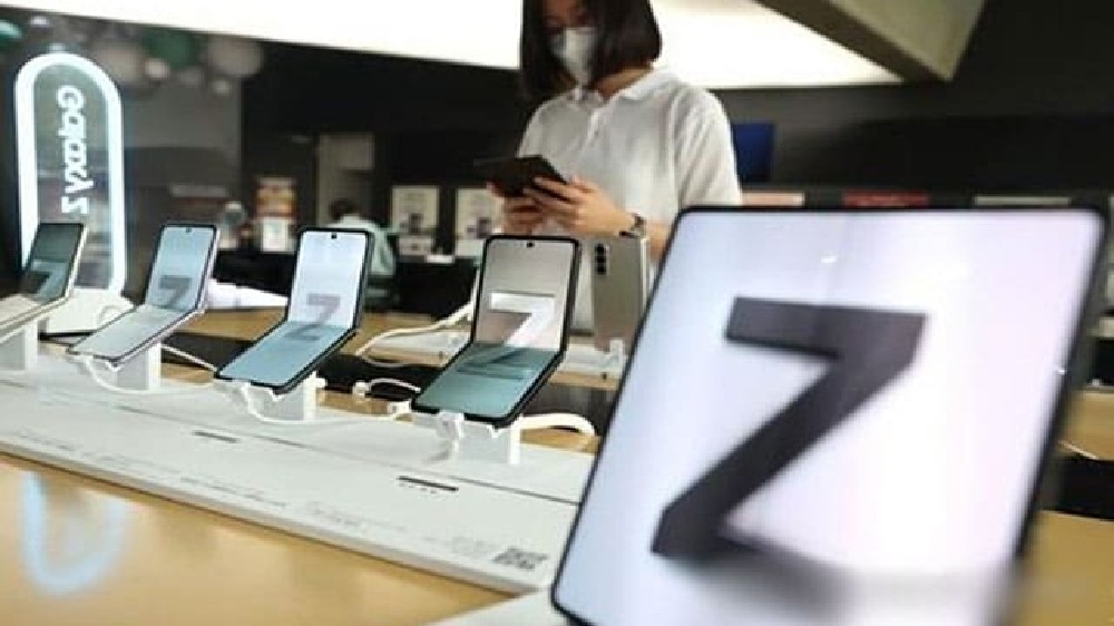 Samsung to unveil new foldable phones next month