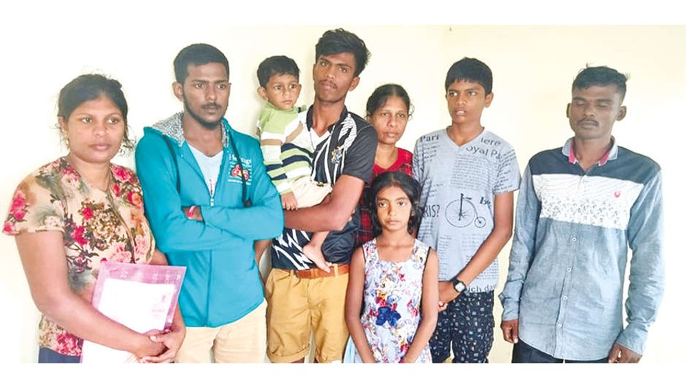 Eight more Sri Lankan refugees land at Arichal Munai