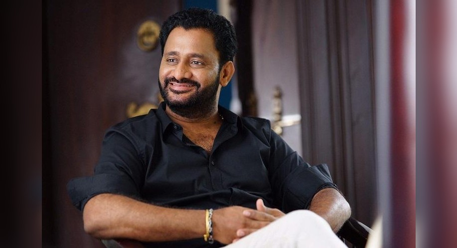 Netizens slam Resul Pookutty for calling RRR gay love story