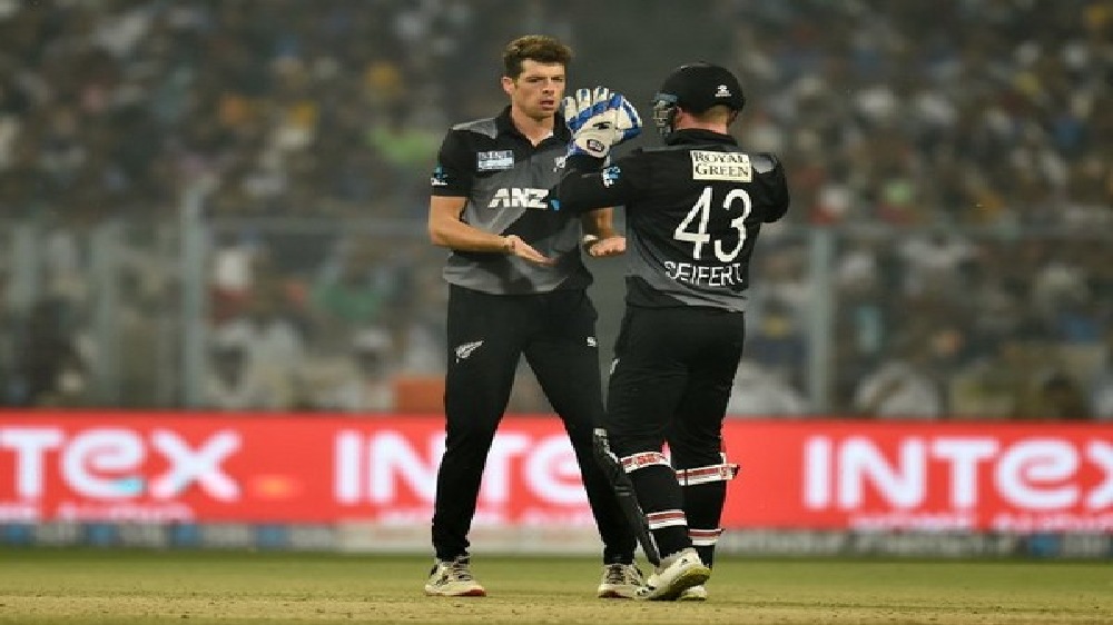 Mitchell Santner tests Covid-positive ahead of Ireland tour