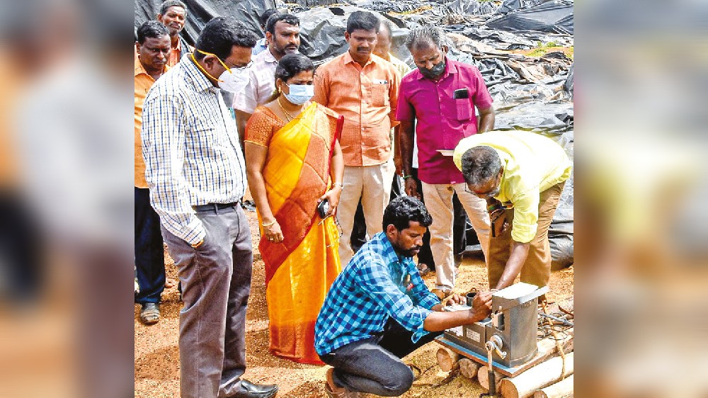 Thanjai Collector takes stock of damaged paddy in DPC