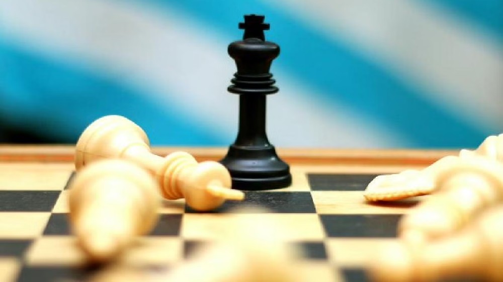 Promoting chess, TN style: Midair game by students