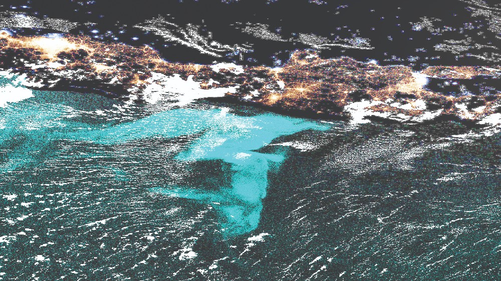They couldn’t believe their eyes: The ocean was glowing They couldn’t believe their eyes: The ocean was glowing