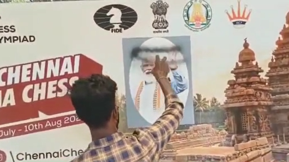 Activists detained for spraying black paint on Modis picture