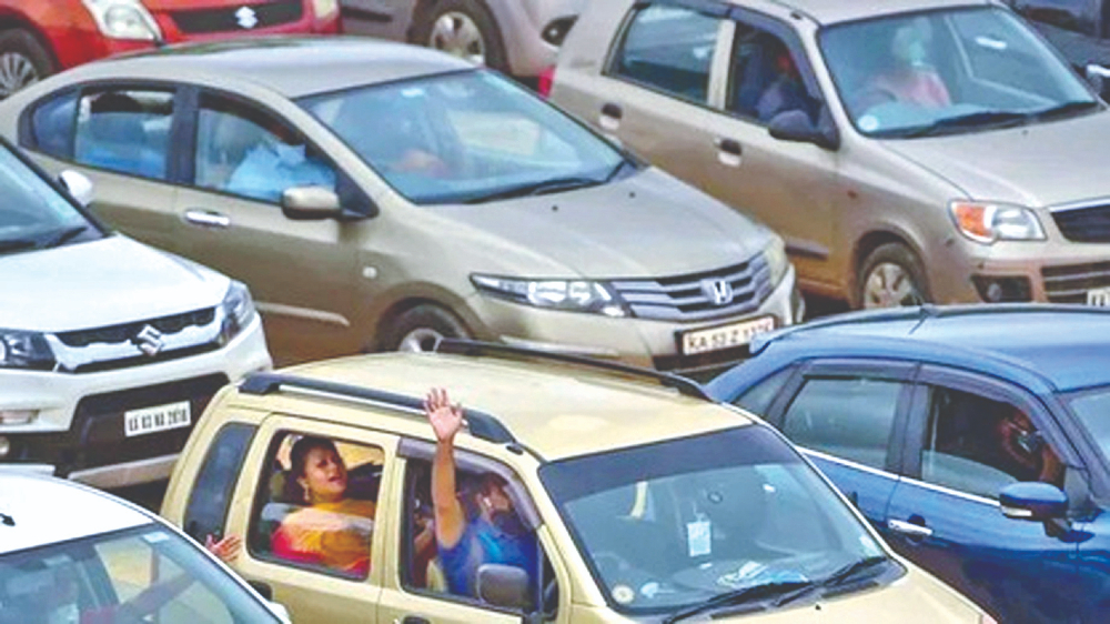 Carmakers in quandry with backlog of 6.5 lakh units