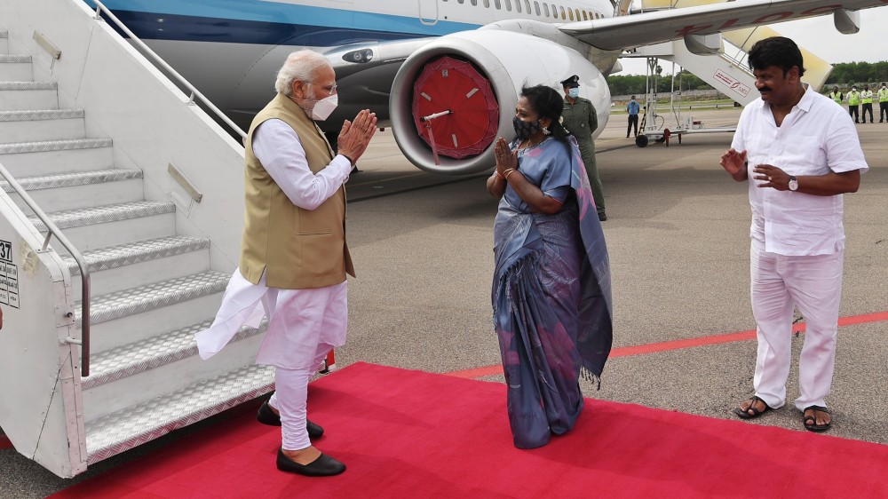 Modi lands in Hyderabad to attend BJPs National Executive meeting