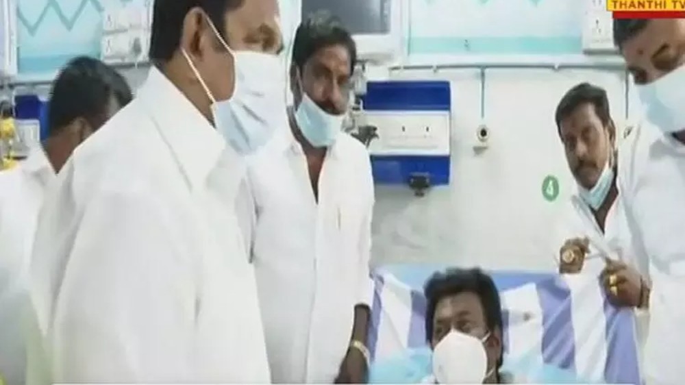 EPS  meets hospitalised supporters at RGGGH