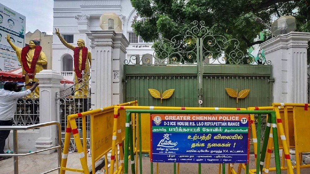 AIADMK Headquarters Case: HC orders police to file a counter