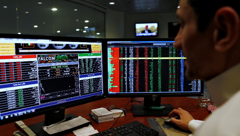 Stocks stumble, dollar steadfast as growth outlook darkens