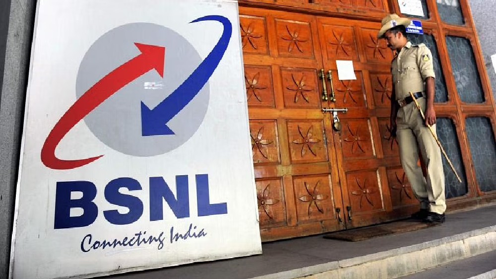 Centre approves Rs 1.64L cr revival package for BSNL