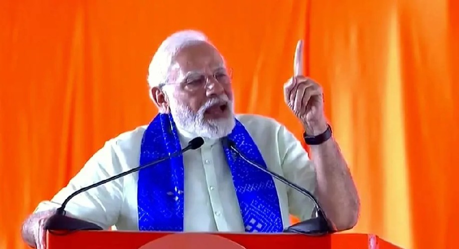 PM avoids attacking KCR, promises development of Telangana