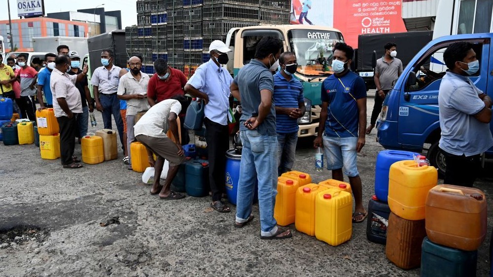Schools reopen in SL after closure due to fuel shortages