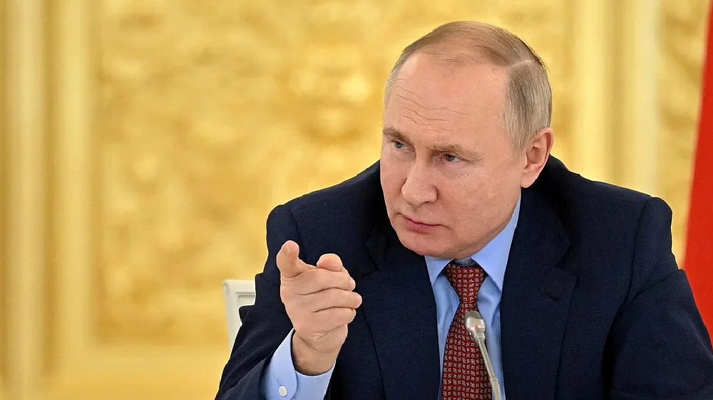 Putin preparing to flee Russia if defeated in Ukraine: Report