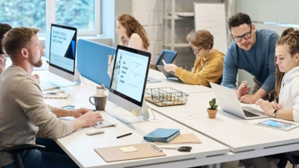 Does your job offer you a Hybrid Workplace