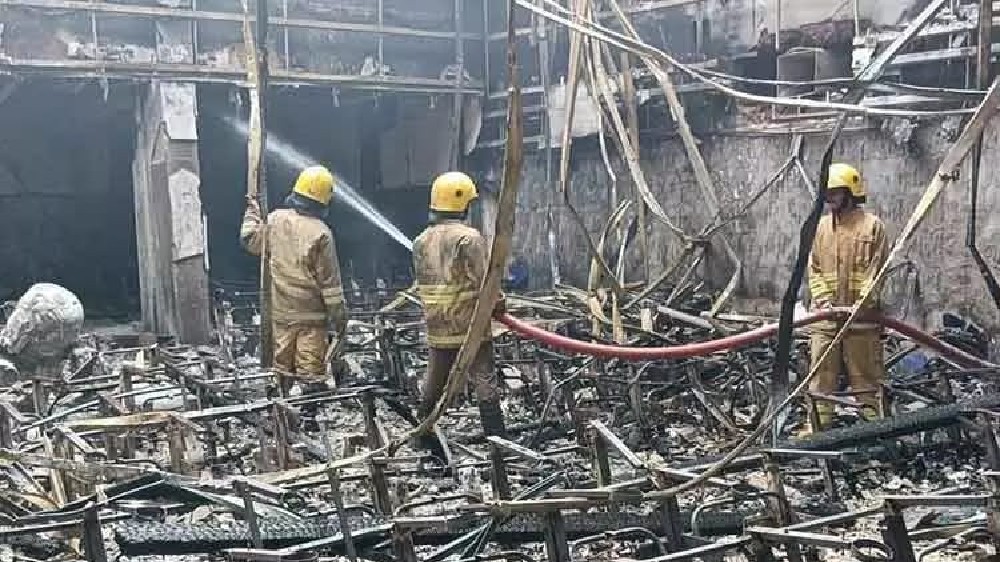 Fire breaks out at mini theatre in Sholingur; ₹25L goods damaged