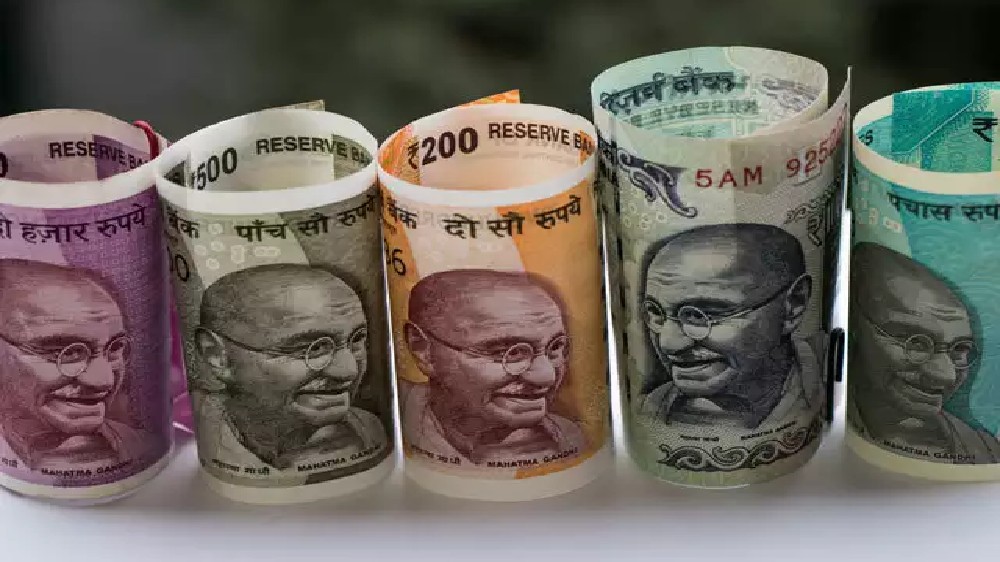Rupee gains 14 paise to close at 79.52 against US dollar