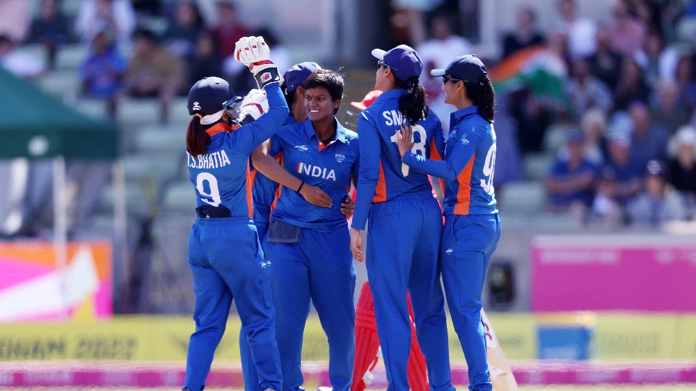India beat England by four runs to enter CWG final