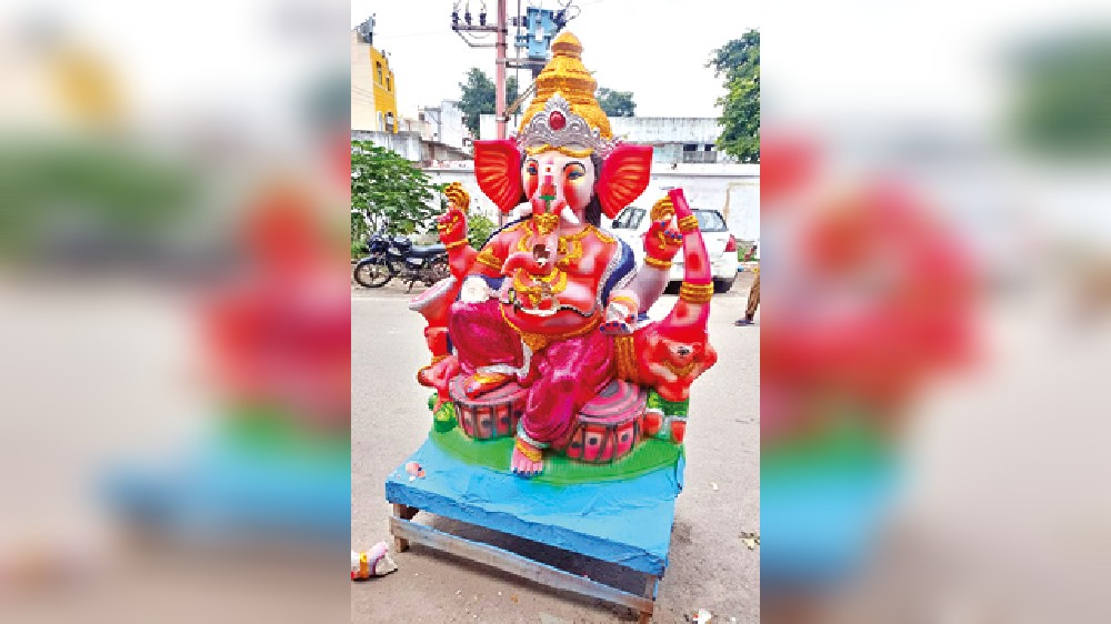 Vinayaga idol goes missing from pandal, found broken