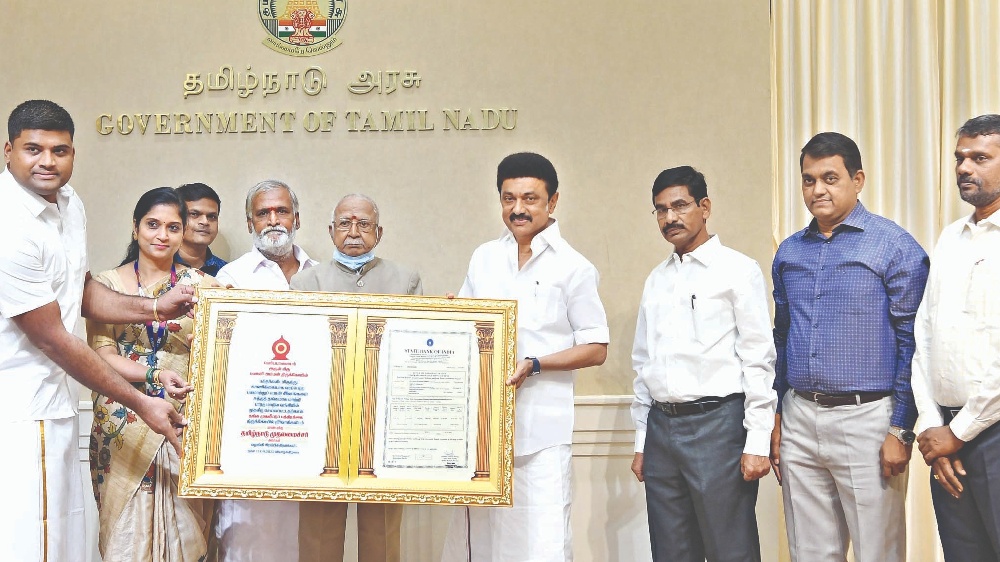 Stalin hands over gold bond to Periyapalayam temple authorities