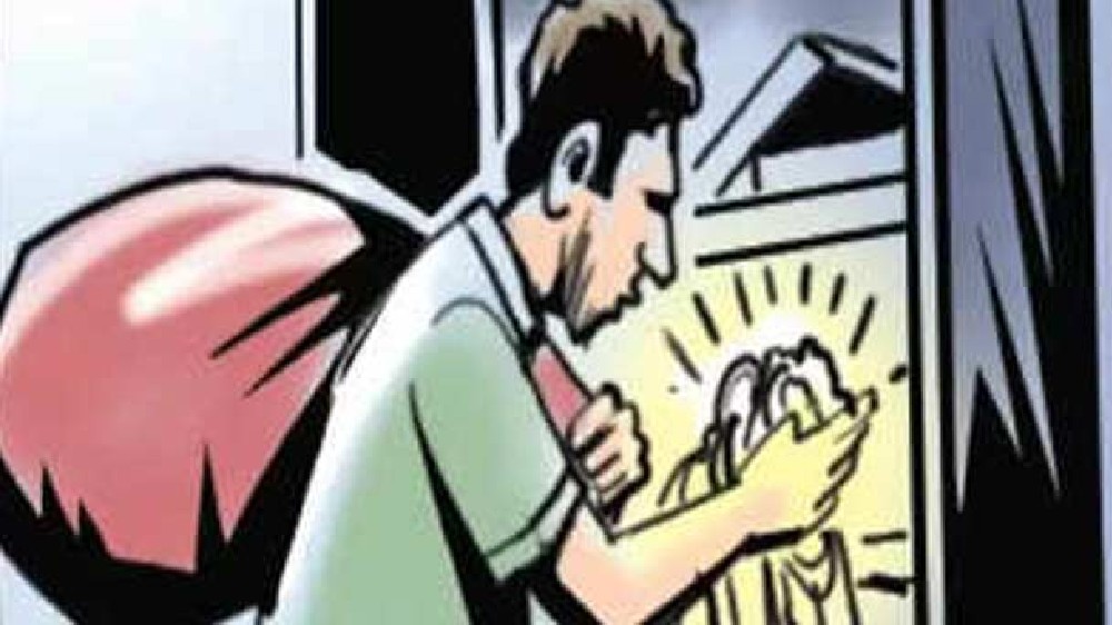 Gang loots 13 sovereigns of gold, bike in Tambaram