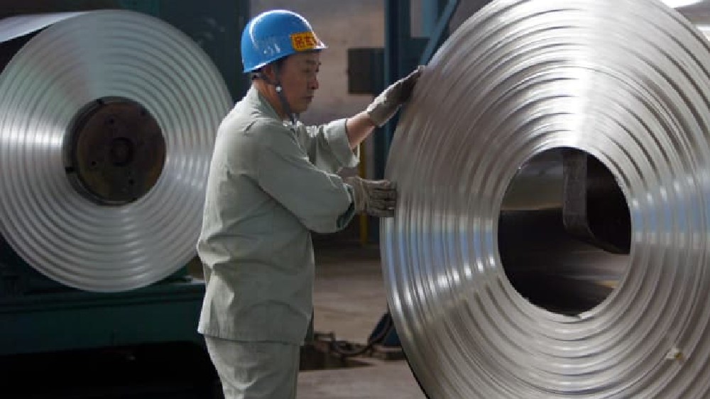 China July exports rise, with trade surplus at record-high