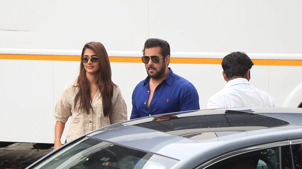 Salman Khan and Pooja Hegde snapped in Mumbai: See pics