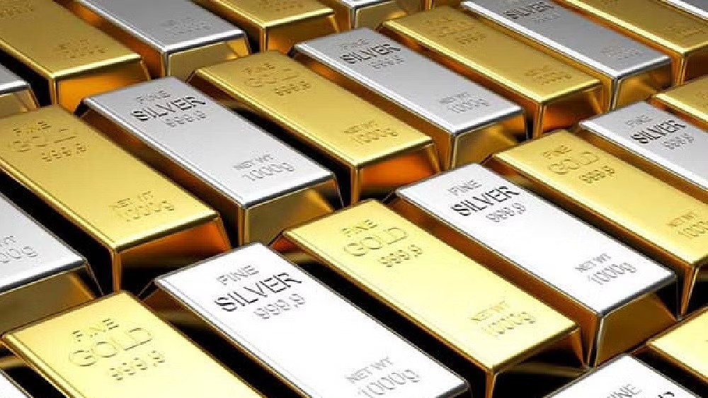 Gold falls by Rs 195, silver drops by Rs 223