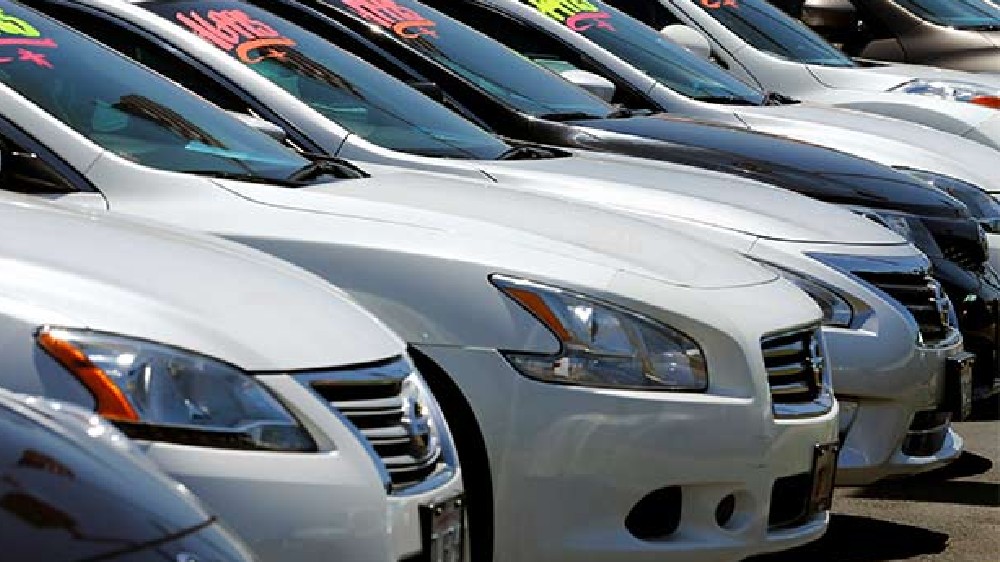 Luxury carmakers see record sales in 2022 on festive push