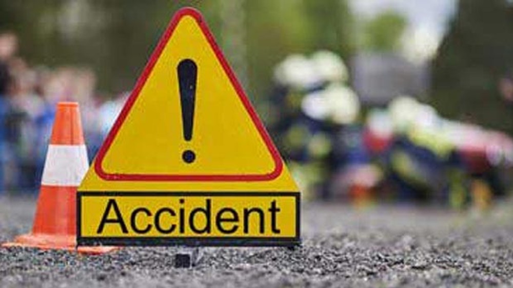 2 killed, 3 injured in car-lorry accident on ECR 2 killed, 3 injured in car-lorry accident on ECR