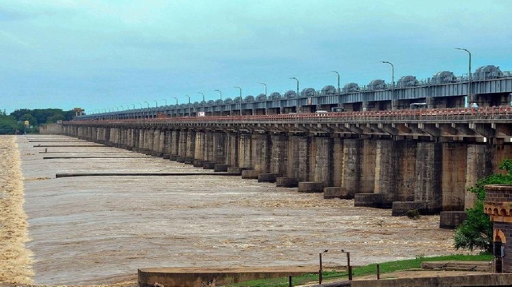 Fresh flood threat to AP as Godavari in spate again