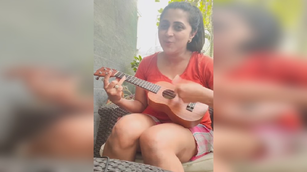 Actress Kaniha teaches herself to play ukulele