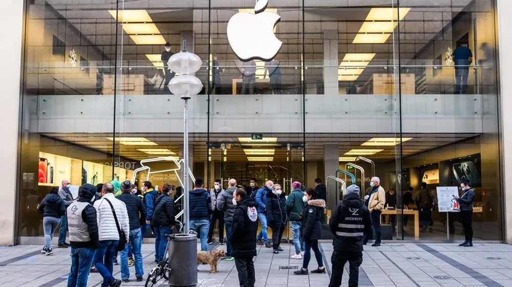 Apple lays off 100 contract recruiters: Report Apple lays off 100 contract recruiters: Report