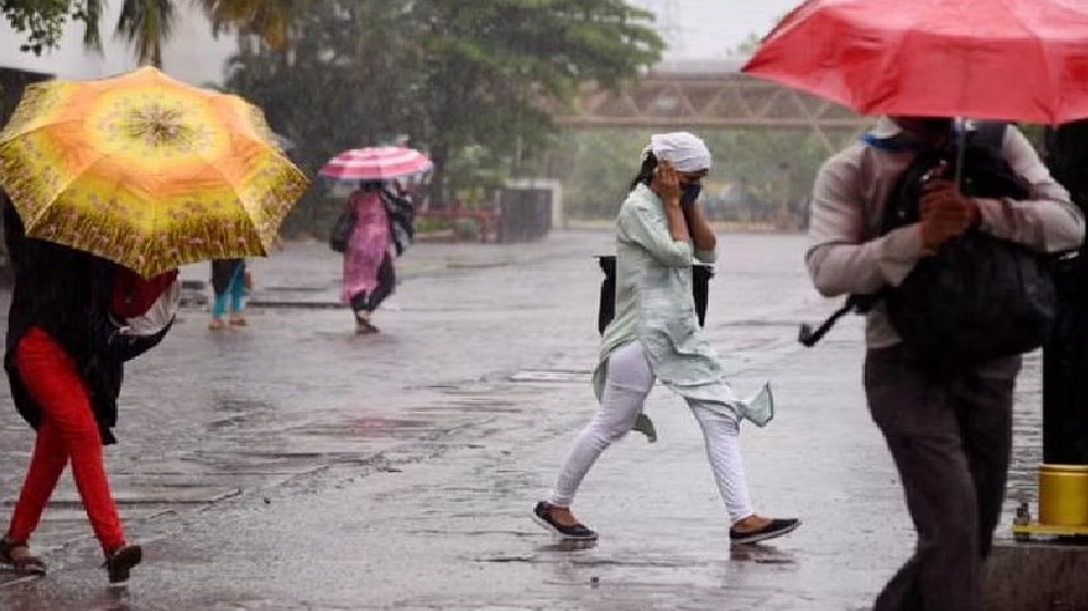 IMD predicts heavy rains in parts of TN, Puducherry from Tuesday IMD predicts heavy rains in parts of TN, Puducherry from Tuesday