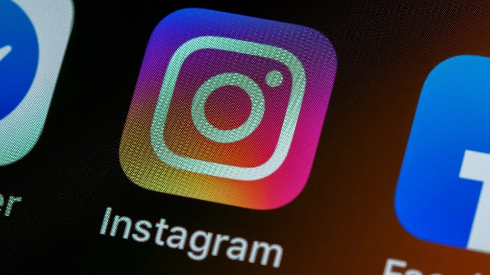 Instagram refutes claims of users location being shared