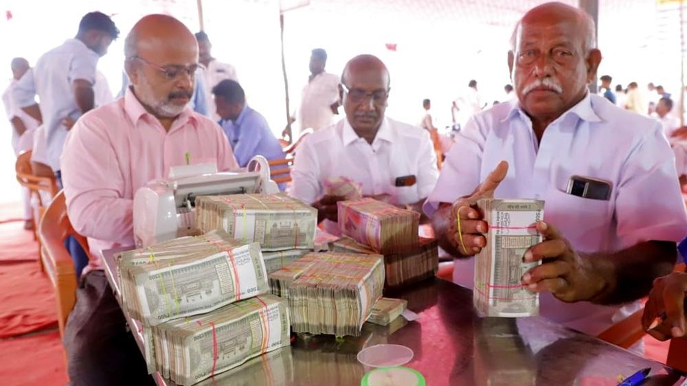 MLA organises moi virunthu, collects Rs 10 crore